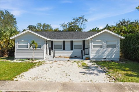 Commercial property in Clearwater, Florida 2 bedrooms, 104.05 sq.m. № 2364047