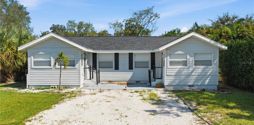 Commercial property in Clearwater, Florida 2 bedrooms, 104.05 sq.m. № 2364047