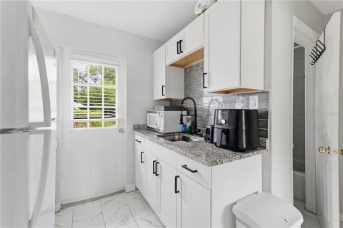 Commercial property in Clearwater, Florida 2 bedrooms, 104.05 sq.m. № 2364047 - photo 16
