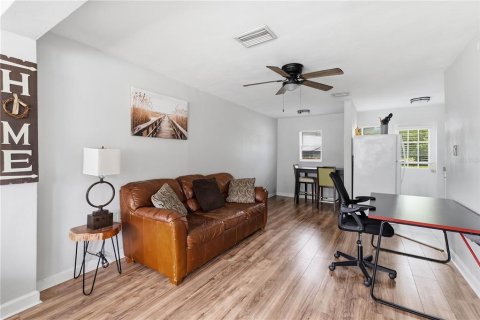 Commercial property in Clearwater, Florida 2 bedrooms, 104.05 sq.m. № 2364047 - photo 12