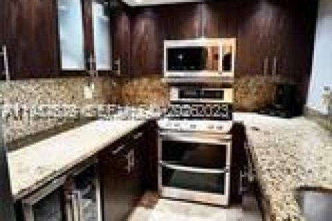 Condominio en venta en Miami, Florida, 2 dormitorios, 84.91 m2 № 2003698 - foto 2