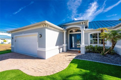 Villa ou maison à vendre à Port Charlotte, Floride: 4 chambres, 183.3 m2 № 2211984 - photo 4