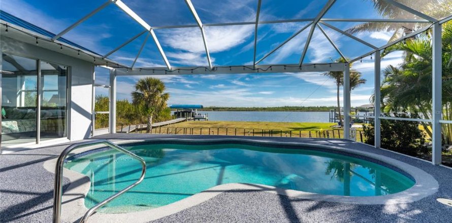 Villa ou maison à Port Charlotte, Floride 4 chambres, 183.3 m2 № 2211984