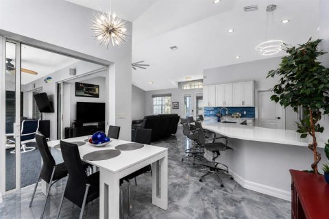 Villa ou maison à vendre à Port Charlotte, Floride: 4 chambres, 183.3 m2 № 2211984 - photo 12