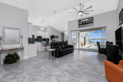 Villa ou maison à vendre à Port Charlotte, Floride: 4 chambres, 183.3 m2 № 2211984 - photo 6