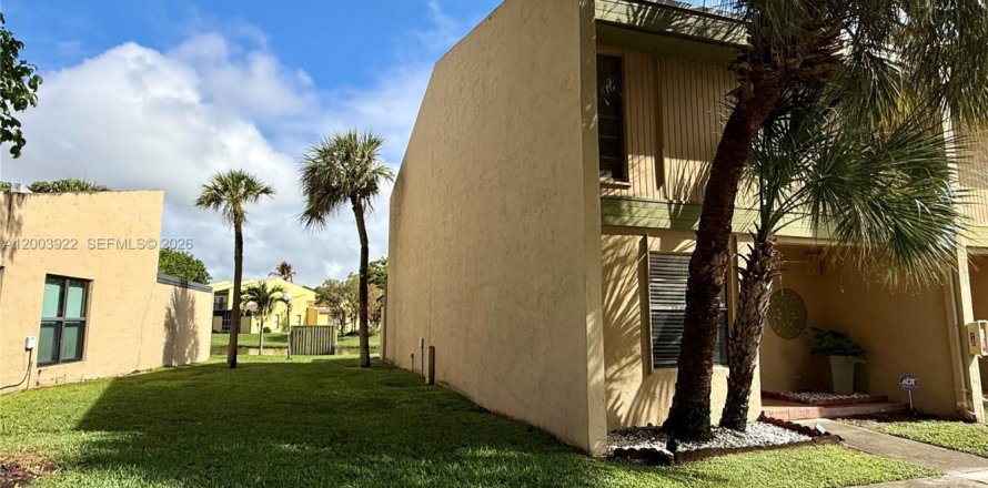 Touwnhouse à Pembroke Pines, Floride 3 chambres, 136.75 m2 № 2170470
