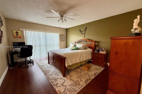 Touwnhouse à vendre à Pembroke Pines, Floride: 3 chambres, 136.75 m2 № 2170470 - photo 18
