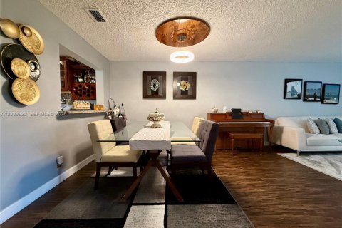 Touwnhouse à vendre à Pembroke Pines, Floride: 3 chambres, 136.75 m2 № 2170470 - photo 9