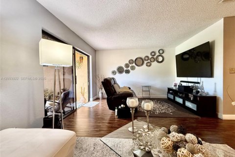 Touwnhouse à vendre à Pembroke Pines, Floride: 3 chambres, 136.75 m2 № 2170470 - photo 12
