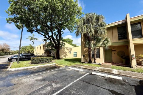 Touwnhouse à vendre à Pembroke Pines, Floride: 3 chambres, 136.75 m2 № 2170470 - photo 2