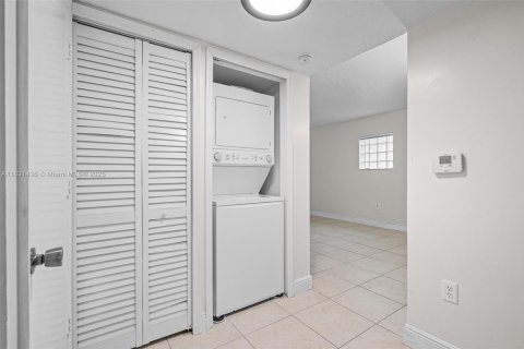 Condo in Homestead, Florida, 3 bedrooms № 1995659 - photo 17