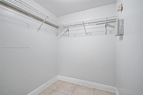 Condo in Homestead, Florida, 3 bedrooms № 1995659 - photo 13