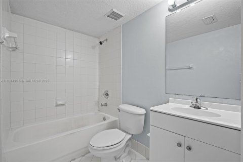 Condo in Homestead, Florida, 3 bedrooms № 1995659 - photo 15