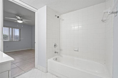 Condo in Homestead, Florida, 3 bedrooms № 1995659 - photo 11