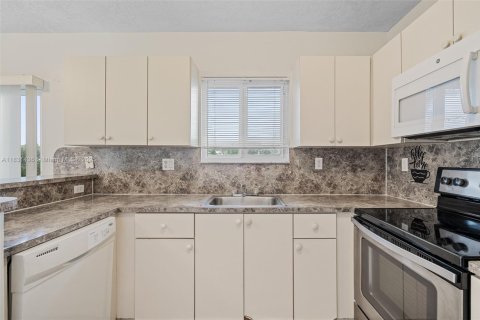 Condo in Homestead, Florida, 3 bedrooms № 1995659 - photo 9