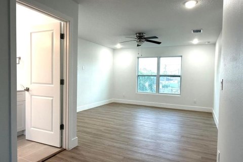 House in Kissimmee, Florida 4 bedrooms, 215.53 sq.m. № 1879391 - photo 23