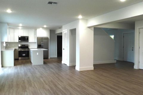 House in Kissimmee, Florida 4 bedrooms, 215.53 sq.m. № 1879391 - photo 11