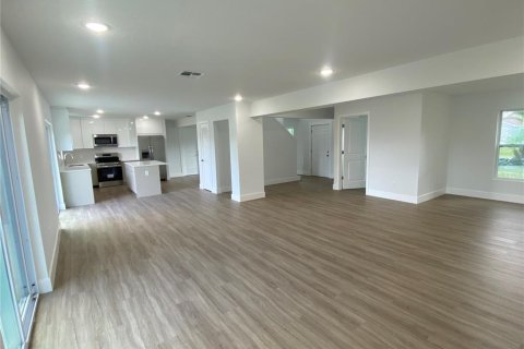 House in Kissimmee, Florida 4 bedrooms, 215.53 sq.m. № 1879391 - photo 17