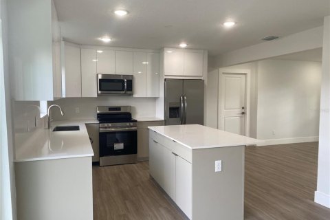 House in Kissimmee, Florida 4 bedrooms, 215.53 sq.m. № 1879391 - photo 14