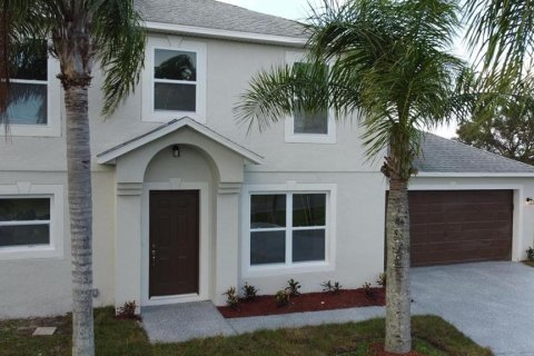 House in Kissimmee, Florida 4 bedrooms, 215.53 sq.m. № 1879391 - photo 2
