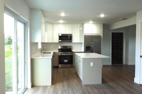 House in Kissimmee, Florida 4 bedrooms, 215.53 sq.m. № 1879391 - photo 12