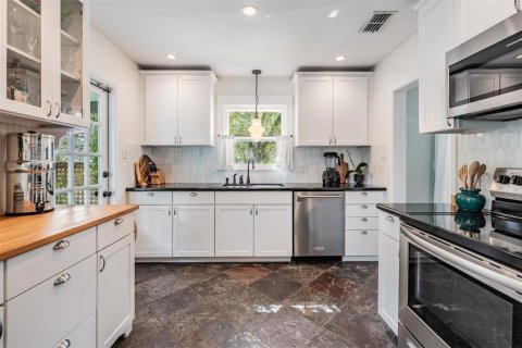 Casa en venta en Tampa, Florida, 2 dormitorios, 89.93 m2 № 1887096 - foto 12