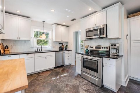 Casa en venta en Tampa, Florida, 2 dormitorios, 89.93 m2 № 1887096 - foto 13