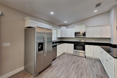 House in Citrus Springs, Florida 4 bedrooms, 151.99 sq.m. № 2197295 - photo 4