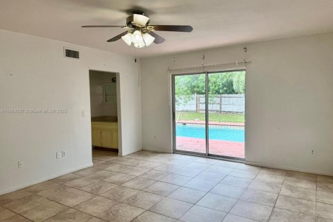 Casa en venta en Port St. Lucie, Florida, 3 dormitorios, 137.03 m2 № 1892568 - foto 8