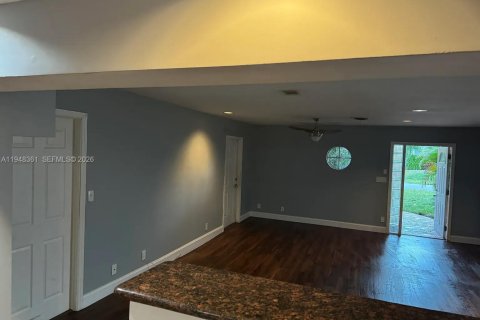 House in Deerfield Beach, Florida 3 bedrooms, 144.93 sq.m. № 2005341 - photo 28