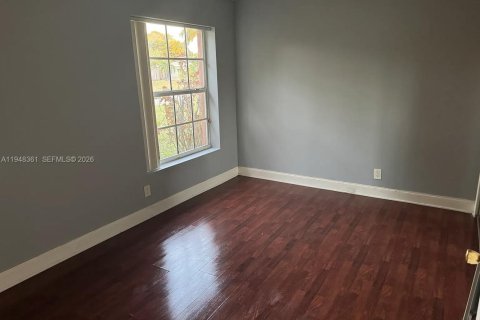 House in Deerfield Beach, Florida 3 bedrooms, 144.93 sq.m. № 2005341 - photo 11