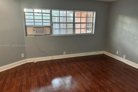 House in Deerfield Beach, Florida 3 bedrooms, 144.93 sq.m. № 2005341 - photo 17