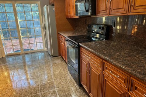 House in Deerfield Beach, Florida 3 bedrooms, 144.93 sq.m. № 2005341 - photo 5