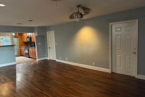 House in Deerfield Beach, Florida 3 bedrooms, 144.93 sq.m. № 2005341 - photo 10