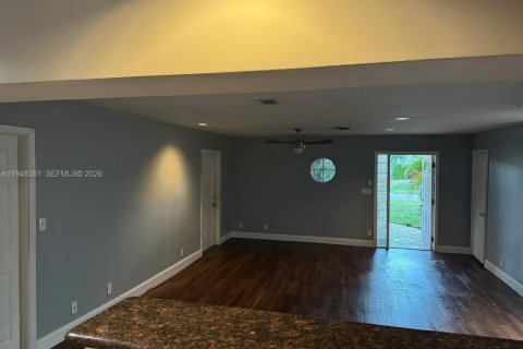 House in Deerfield Beach, Florida 3 bedrooms, 144.93 sq.m. № 2005341 - photo 9