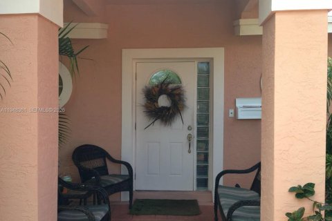 House in Deerfield Beach, Florida 3 bedrooms, 144.93 sq.m. № 2005341 - photo 3