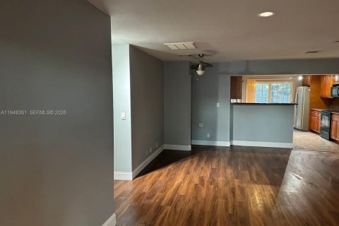 House in Deerfield Beach, Florida 3 bedrooms, 144.93 sq.m. № 2005341 - photo 13