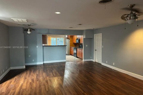 House in Deerfield Beach, Florida 3 bedrooms, 144.93 sq.m. № 2005341 - photo 8