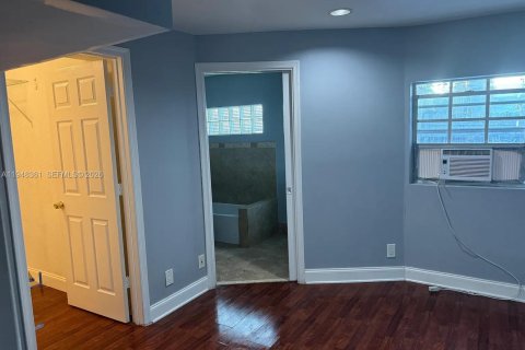 House in Deerfield Beach, Florida 3 bedrooms, 144.93 sq.m. № 2005341 - photo 12