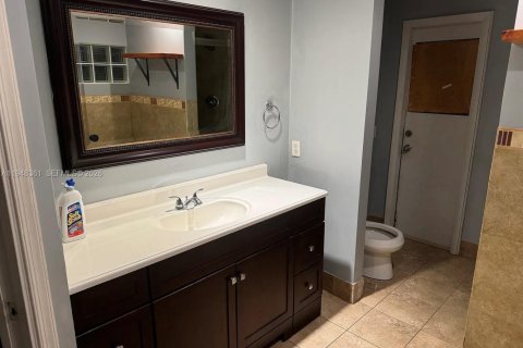 House in Deerfield Beach, Florida 3 bedrooms, 144.93 sq.m. № 2005341 - photo 14