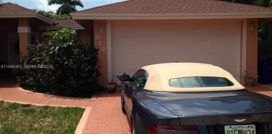House in Deerfield Beach, Florida 3 bedrooms, 144.93 sq.m. № 2005341