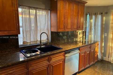 House in Deerfield Beach, Florida 3 bedrooms, 144.93 sq.m. № 2005341 - photo 6