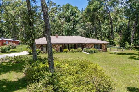 House in Chiefland, Florida 3 bedrooms, 150.22 sq.m. № 1819561 - photo 1