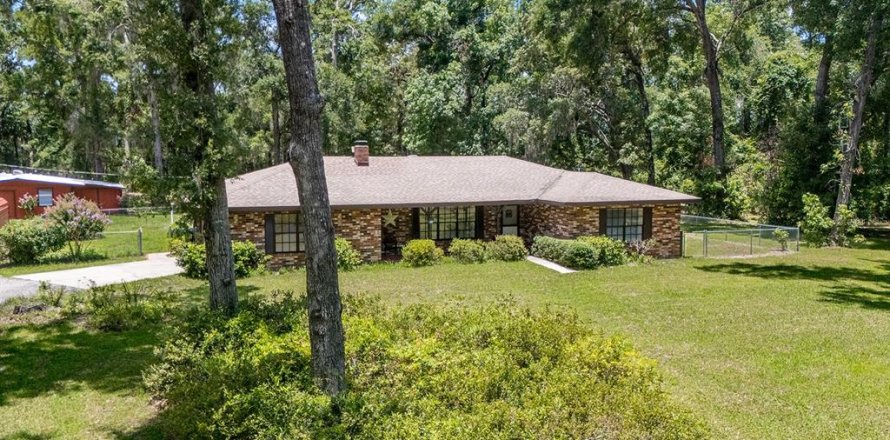 House in Chiefland, Florida 3 bedrooms, 150.22 sq.m. № 1819561