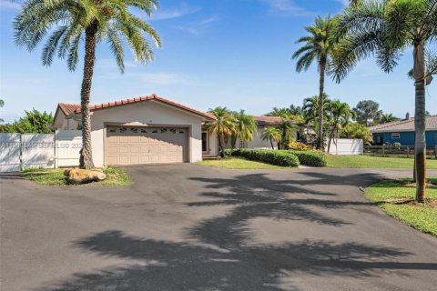 Дом в Дейви, Флорида 3 спальни, 218.88м2 № 2057686