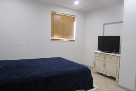 Снять в аренду квартиру в Саутвест-Ранчес, Флорида 1 спальня, 253.72м2, № 1991794 - фото 9