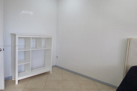 Снять в аренду квартиру в Саутвест-Ранчес, Флорида 1 спальня, 253.72м2, № 1991794 - фото 10