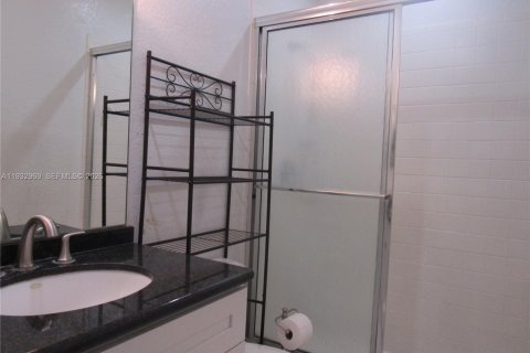 Снять в аренду квартиру в Саутвест-Ранчес, Флорида 1 спальня, 253.72м2, № 1991794 - фото 11