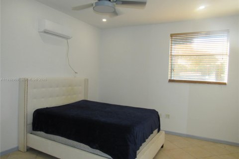 Снять в аренду квартиру в Саутвест-Ранчес, Флорида 1 спальня, 253.72м2, № 1991794 - фото 15