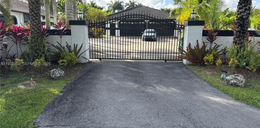 Квартира в Саутвест-Ранчес, Флорида 1 спальня, 253.72м2 № 1991794